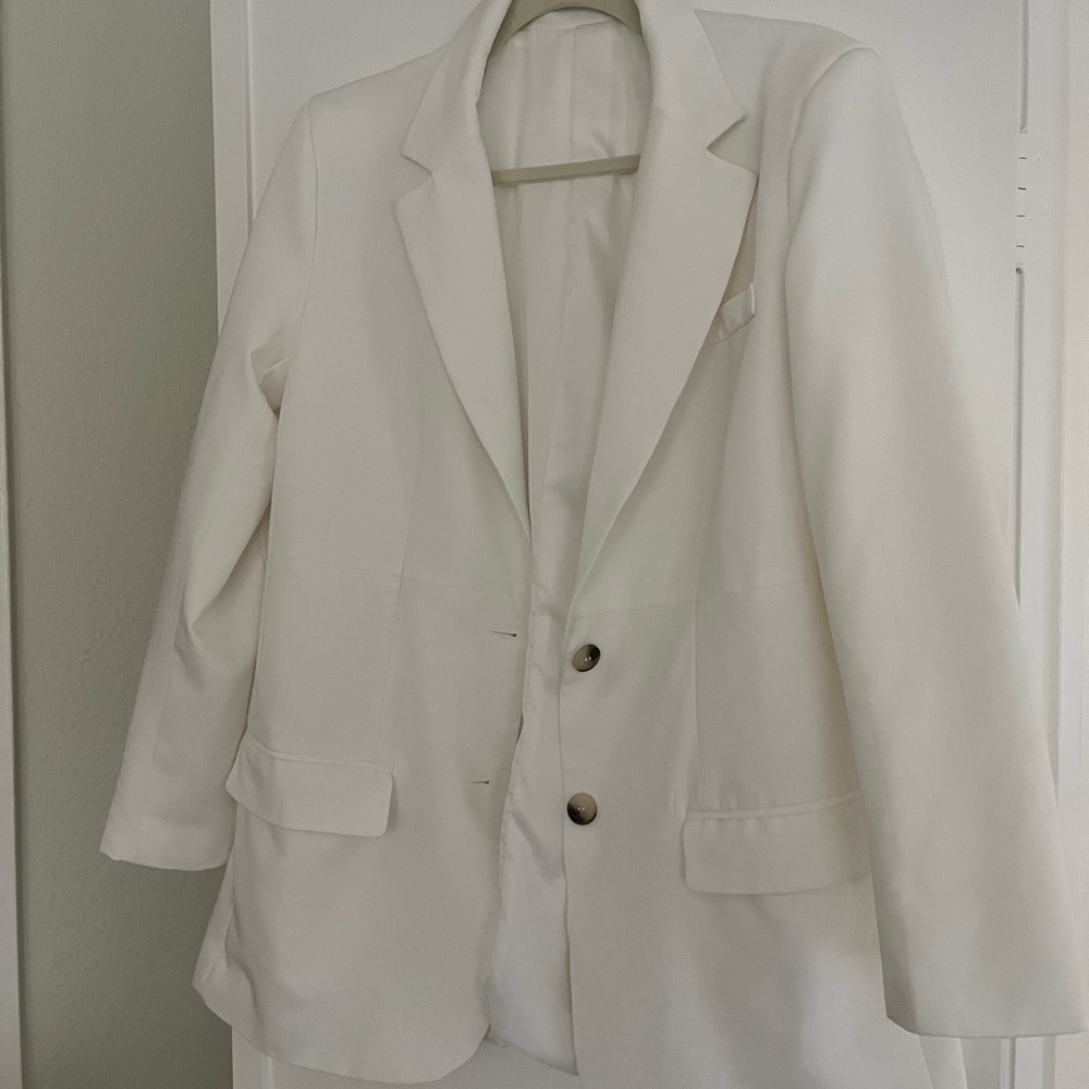 Chic White Oversized Blazer - Picture 6 of 8
